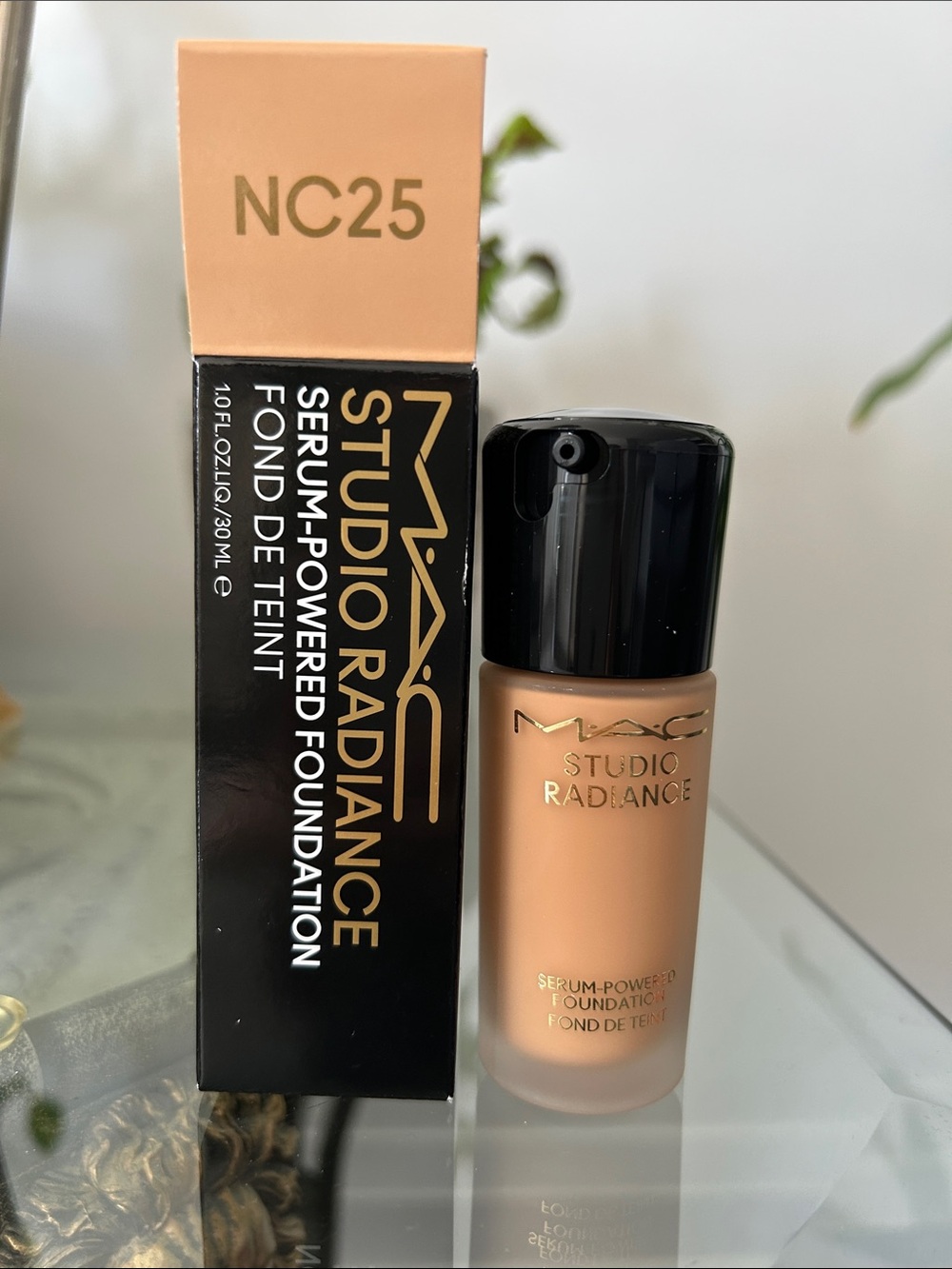 MAC Serum Powered Foundation in NC25